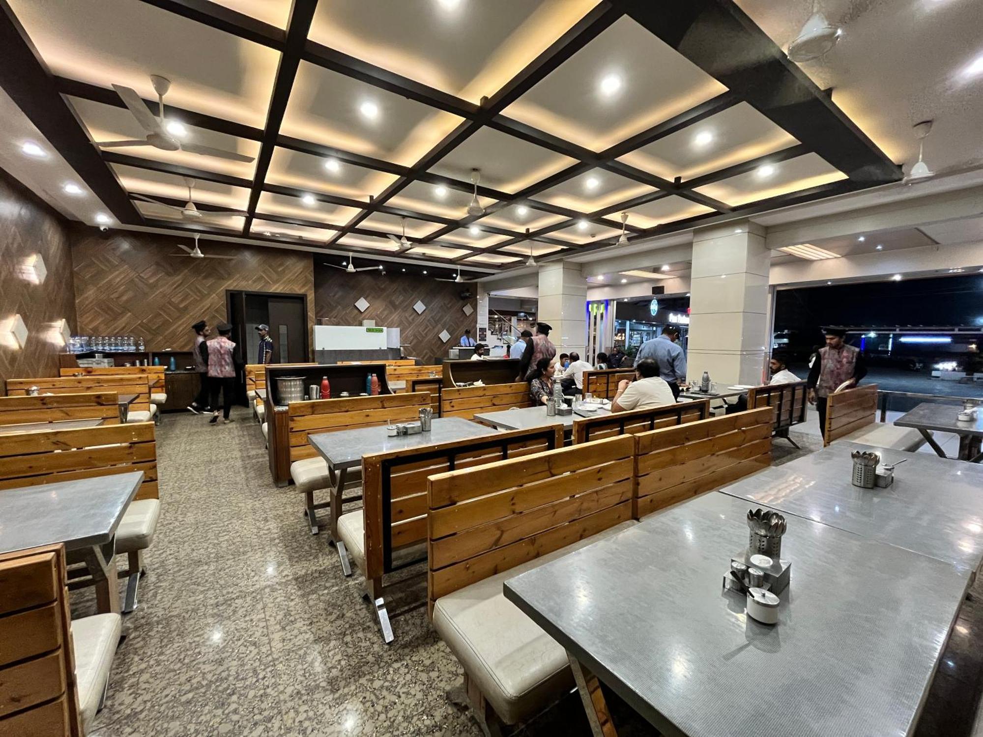 Hotel Grand Darshan Вадодара Екстер'єр фото