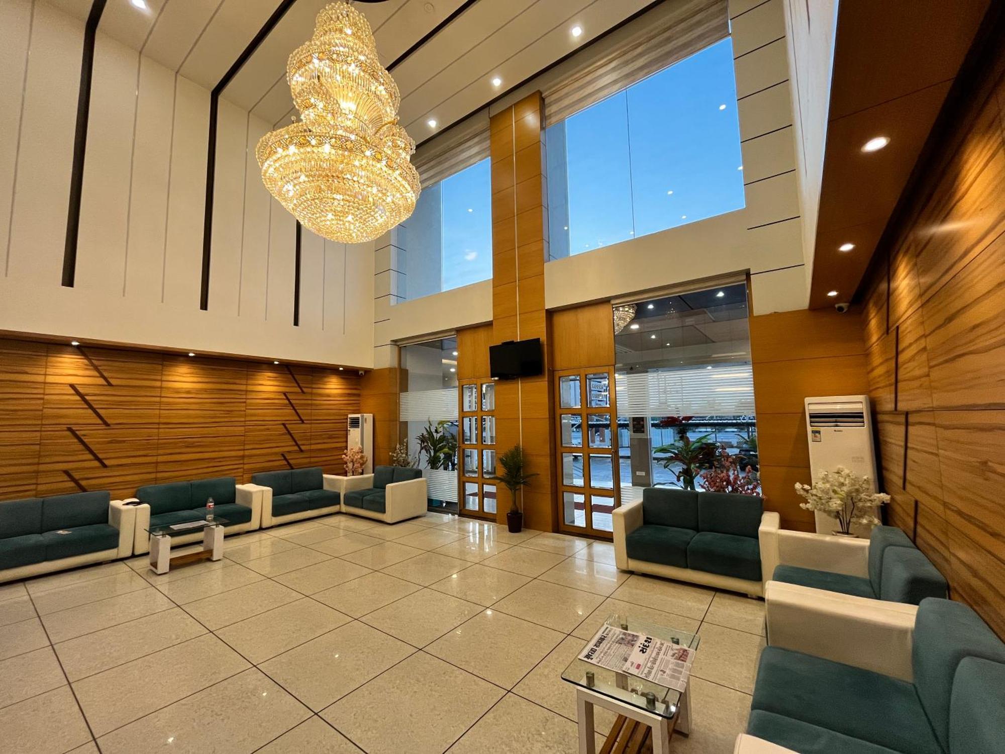Hotel Grand Darshan Вадодара Екстер'єр фото