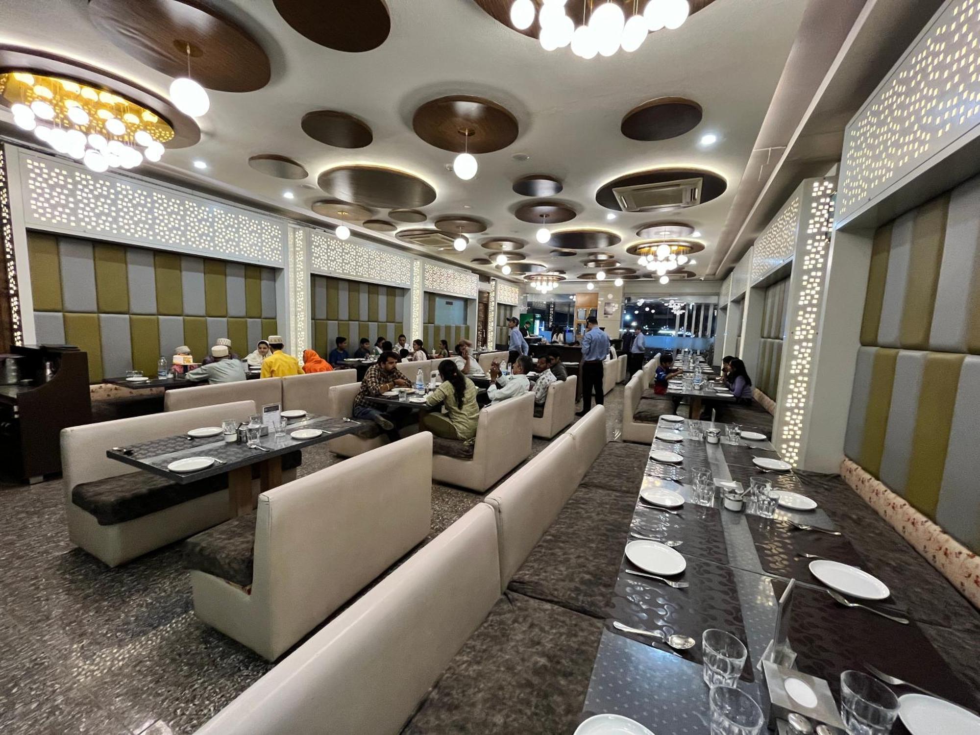 Hotel Grand Darshan Вадодара Екстер'єр фото