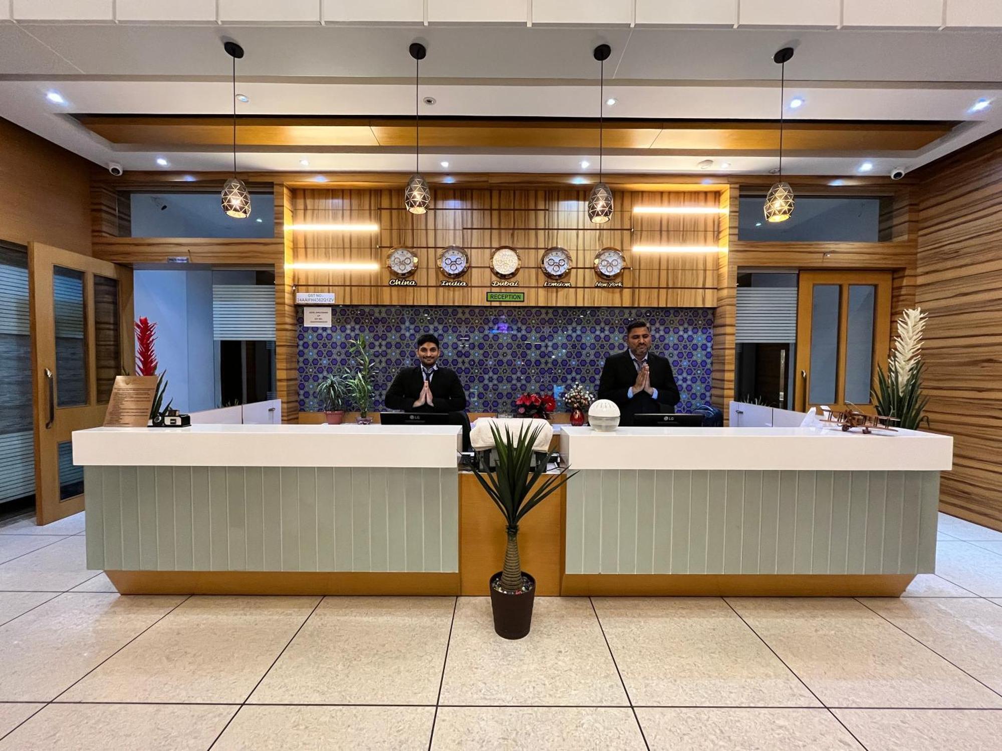 Hotel Grand Darshan Вадодара Екстер'єр фото