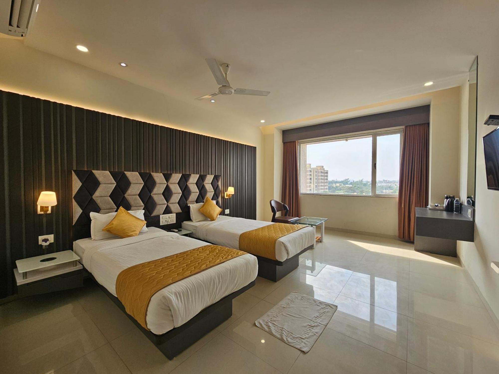 Hotel Grand Darshan Вадодара Екстер'єр фото