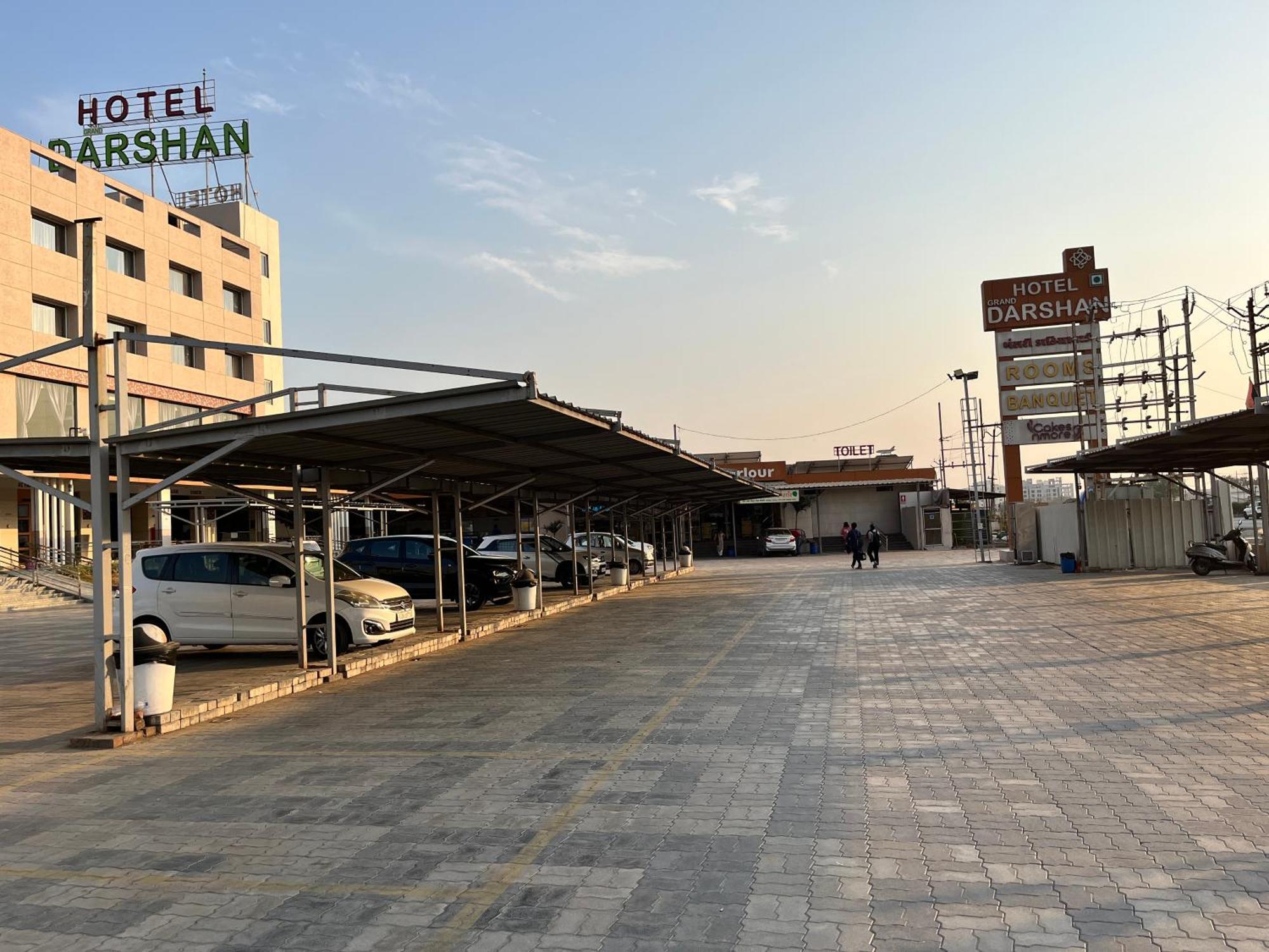 Hotel Grand Darshan Вадодара Екстер'єр фото