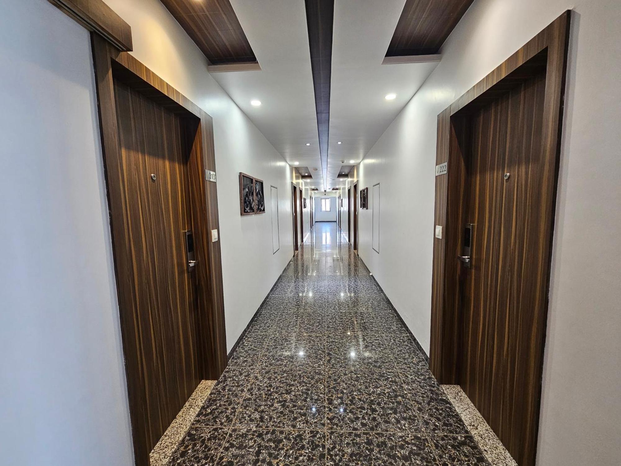 Hotel Grand Darshan Вадодара Екстер'єр фото