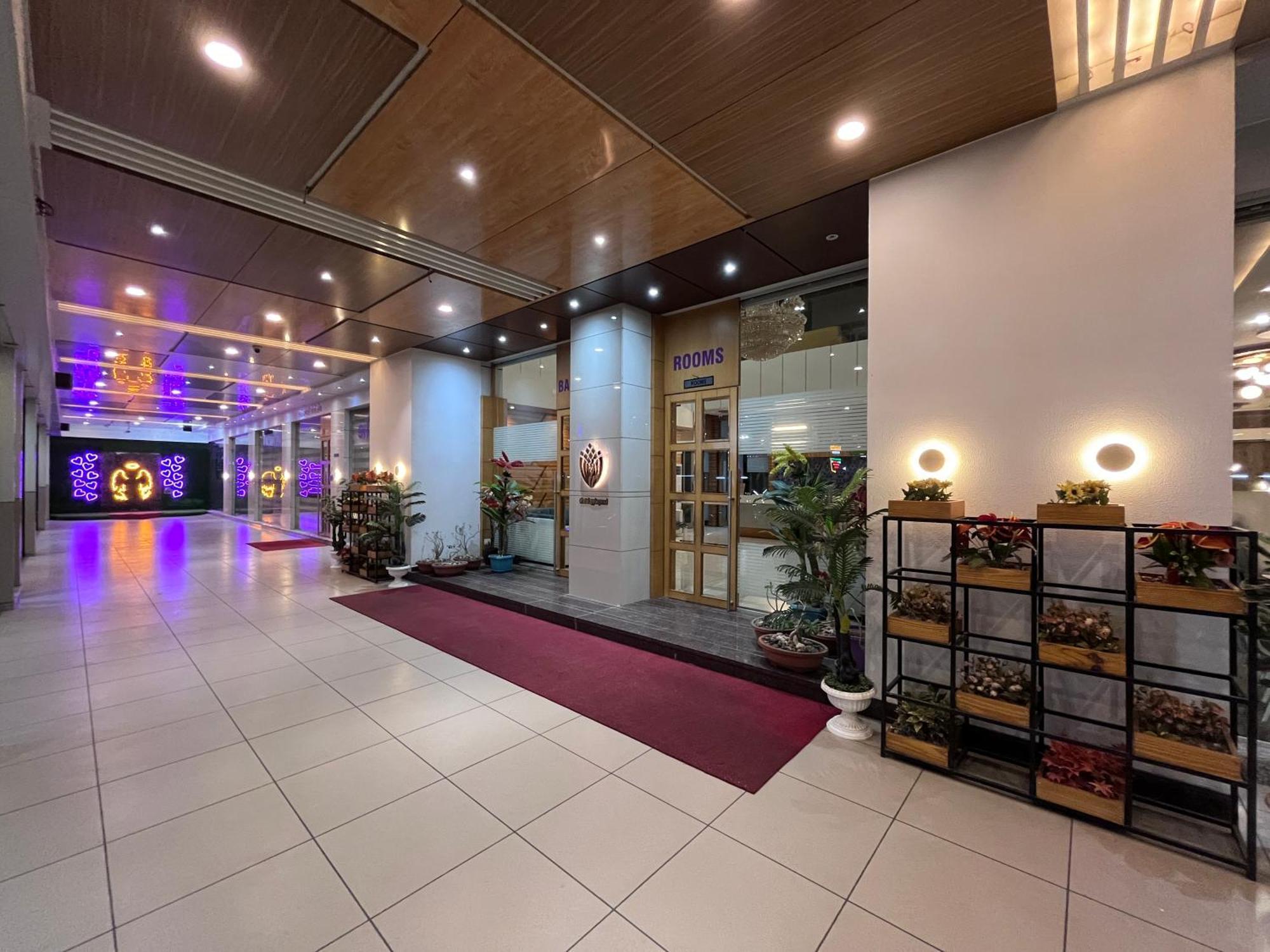Hotel Grand Darshan Вадодара Екстер'єр фото