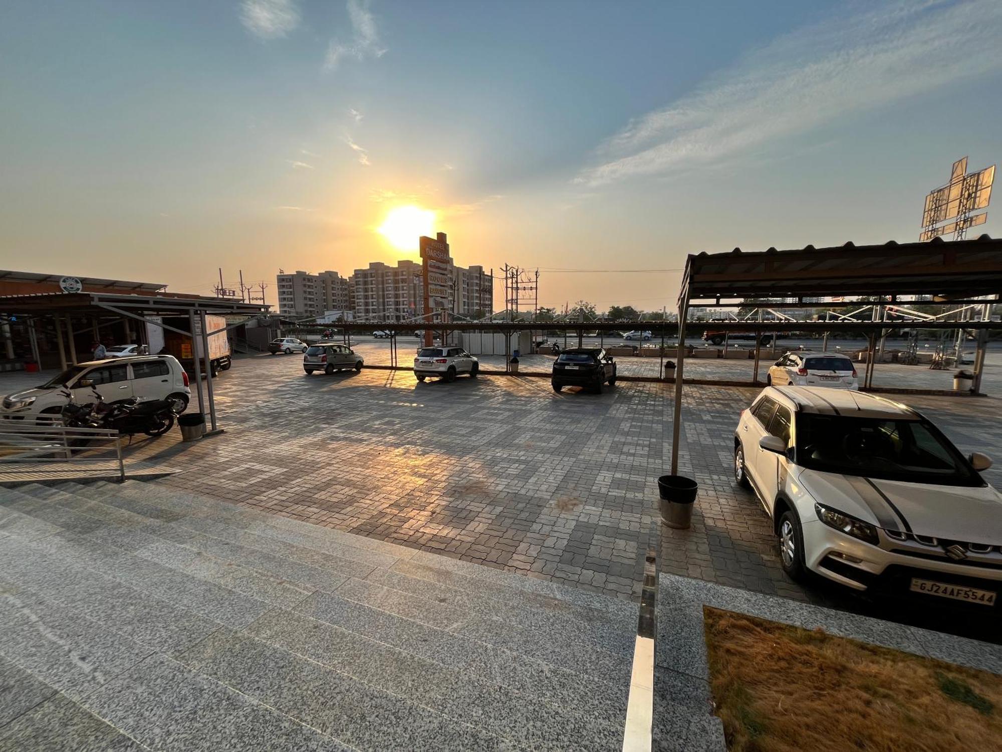 Hotel Grand Darshan Вадодара Екстер'єр фото