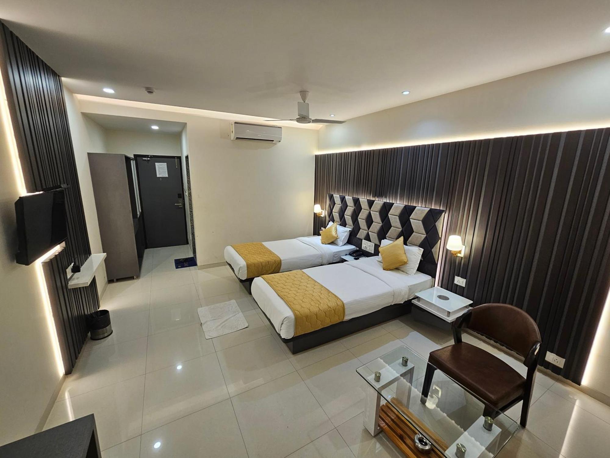 Hotel Grand Darshan Вадодара Екстер'єр фото
