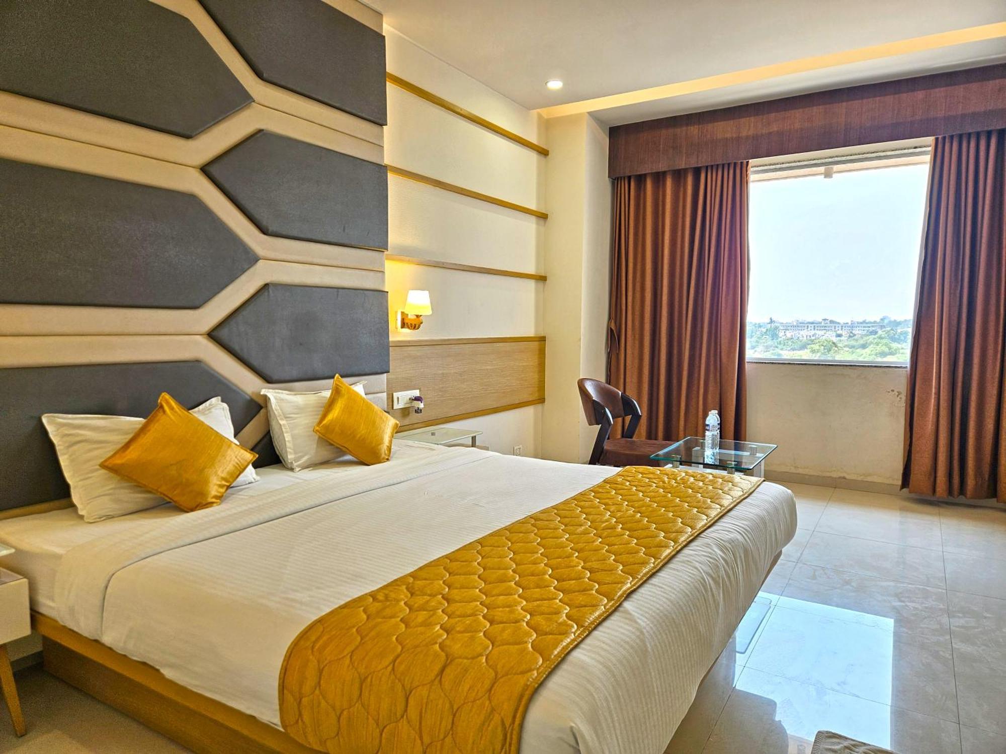 Hotel Grand Darshan Вадодара Екстер'єр фото