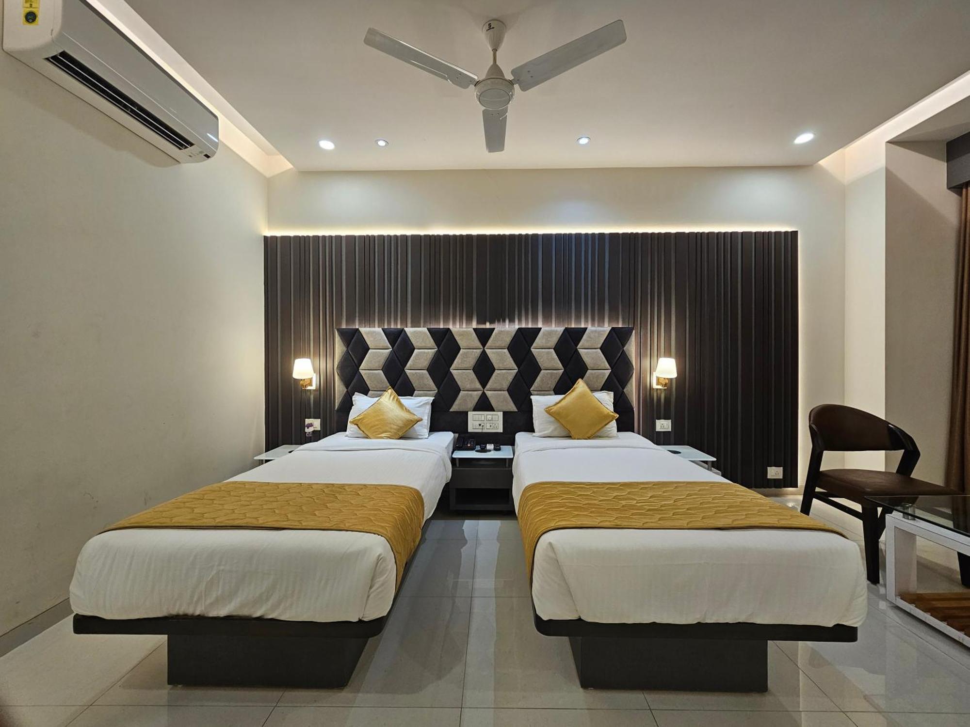 Hotel Grand Darshan Вадодара Екстер'єр фото