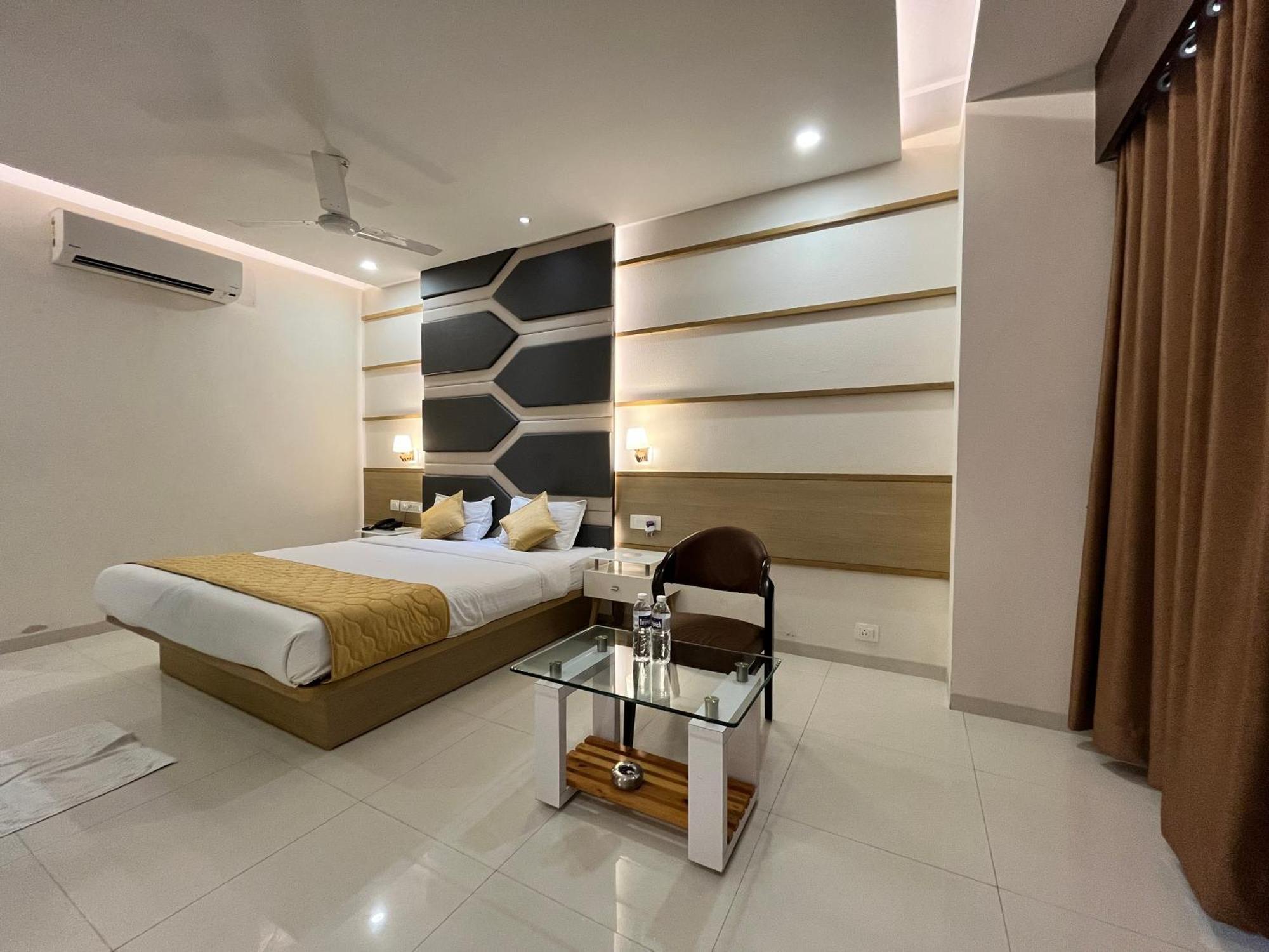 Hotel Grand Darshan Вадодара Екстер'єр фото
