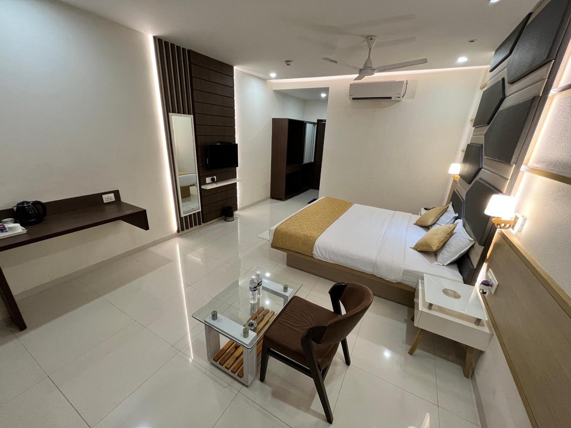 Hotel Grand Darshan Вадодара Екстер'єр фото