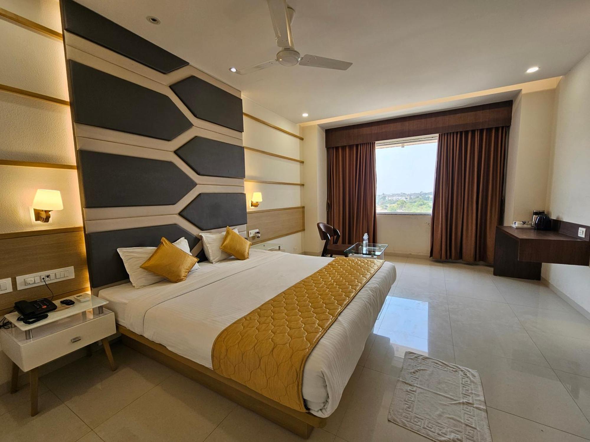 Hotel Grand Darshan Вадодара Екстер'єр фото