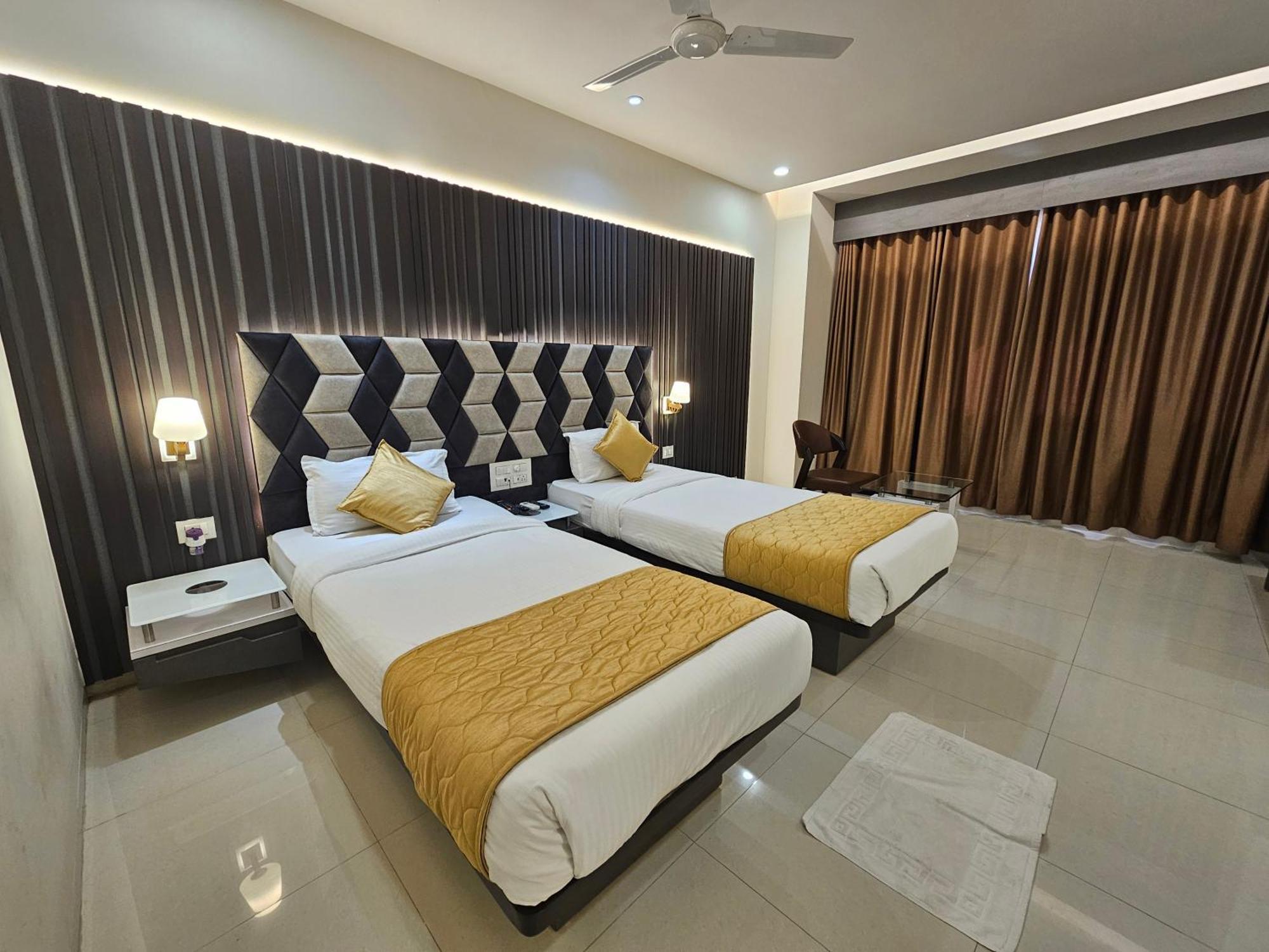 Hotel Grand Darshan Вадодара Екстер'єр фото