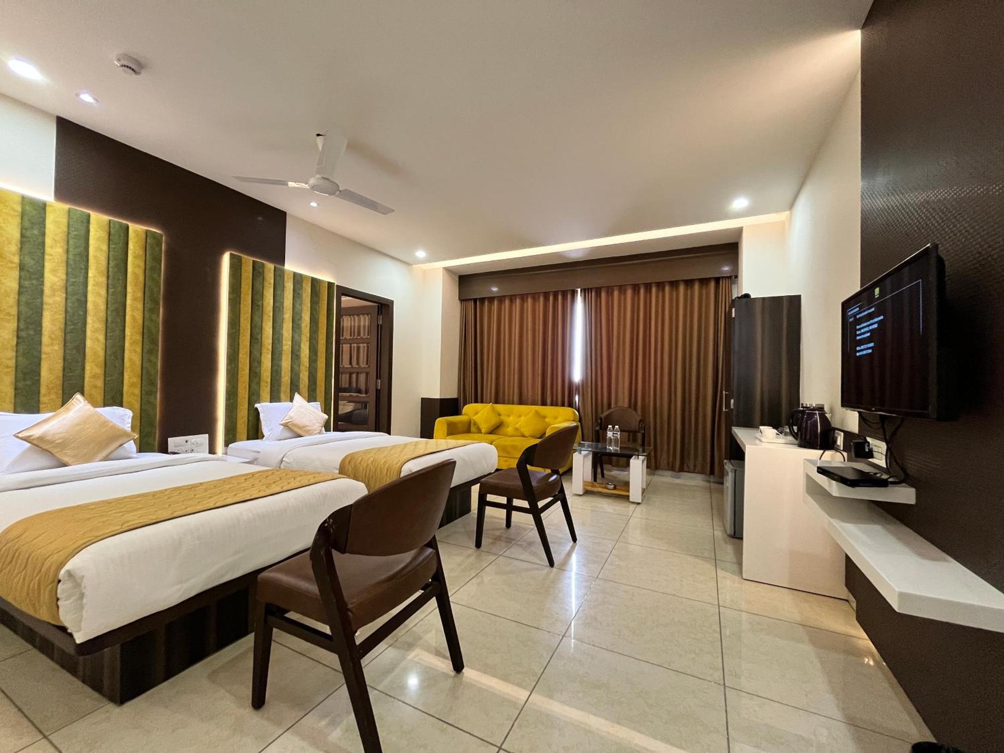 Hotel Grand Darshan Вадодара Екстер'єр фото
