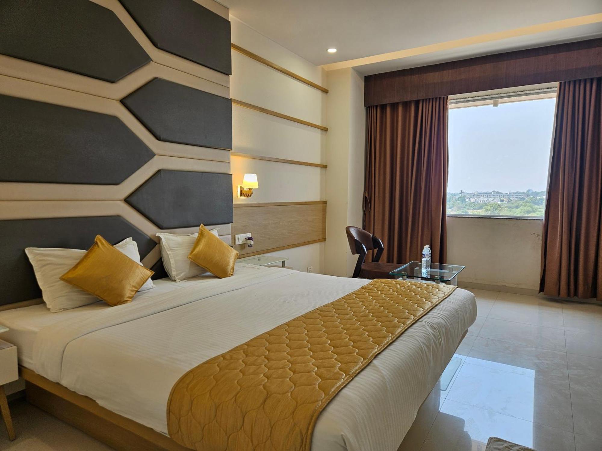 Hotel Grand Darshan Вадодара Екстер'єр фото