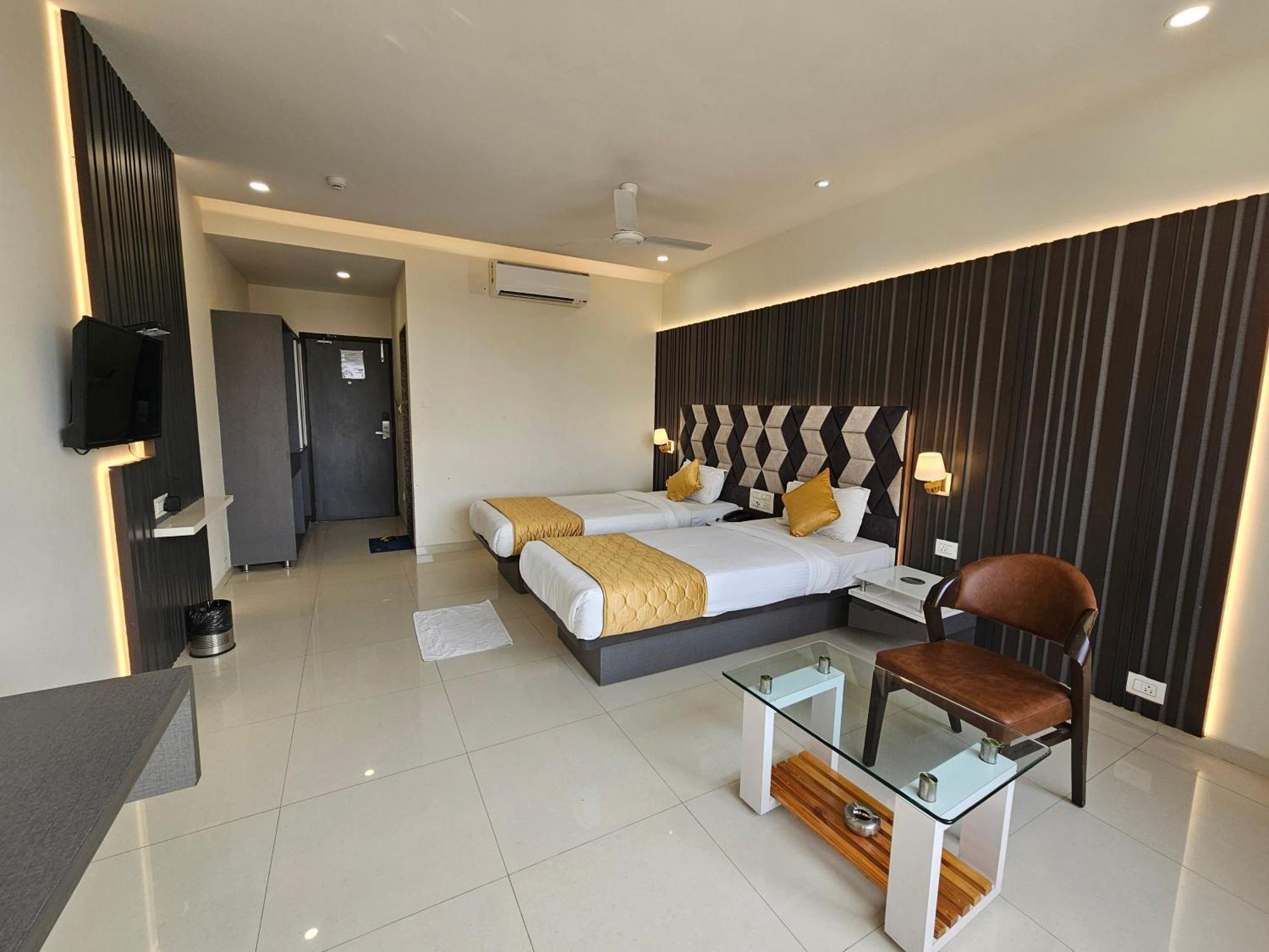 Hotel Grand Darshan Вадодара Екстер'єр фото