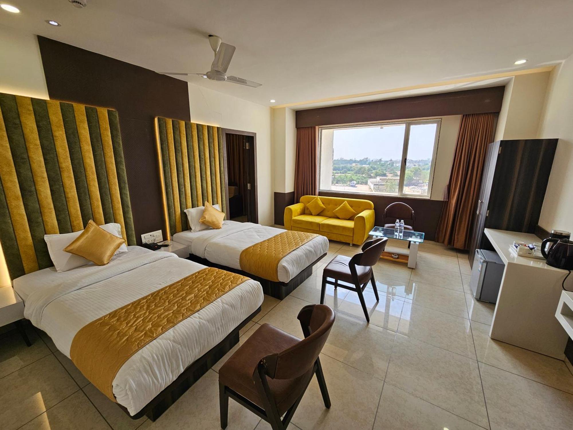 Hotel Grand Darshan Вадодара Екстер'єр фото
