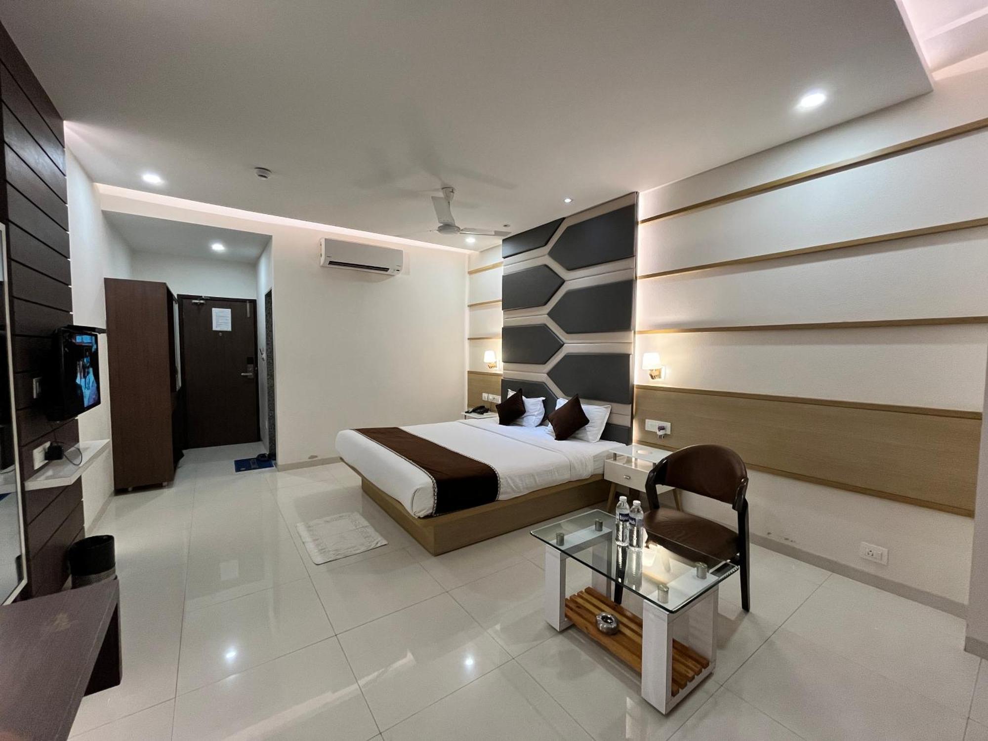 Hotel Grand Darshan Вадодара Екстер'єр фото