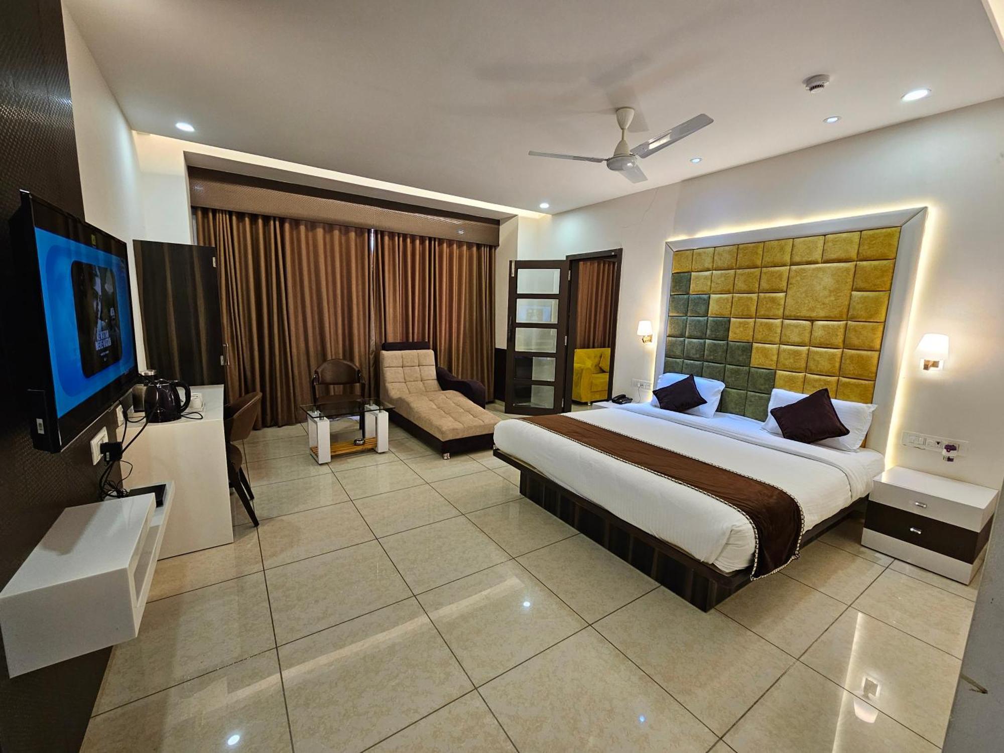 Hotel Grand Darshan Вадодара Екстер'єр фото