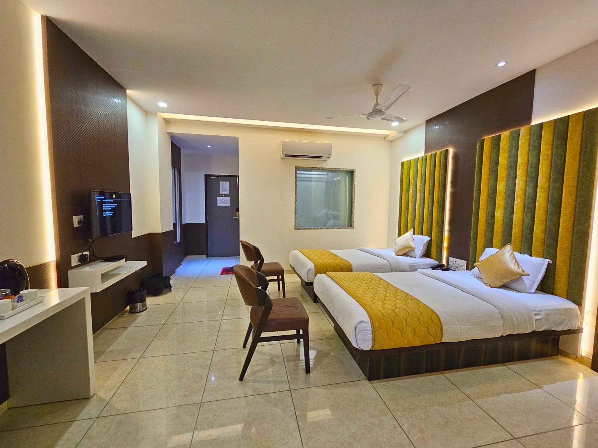 Hotel Grand Darshan Вадодара Екстер'єр фото