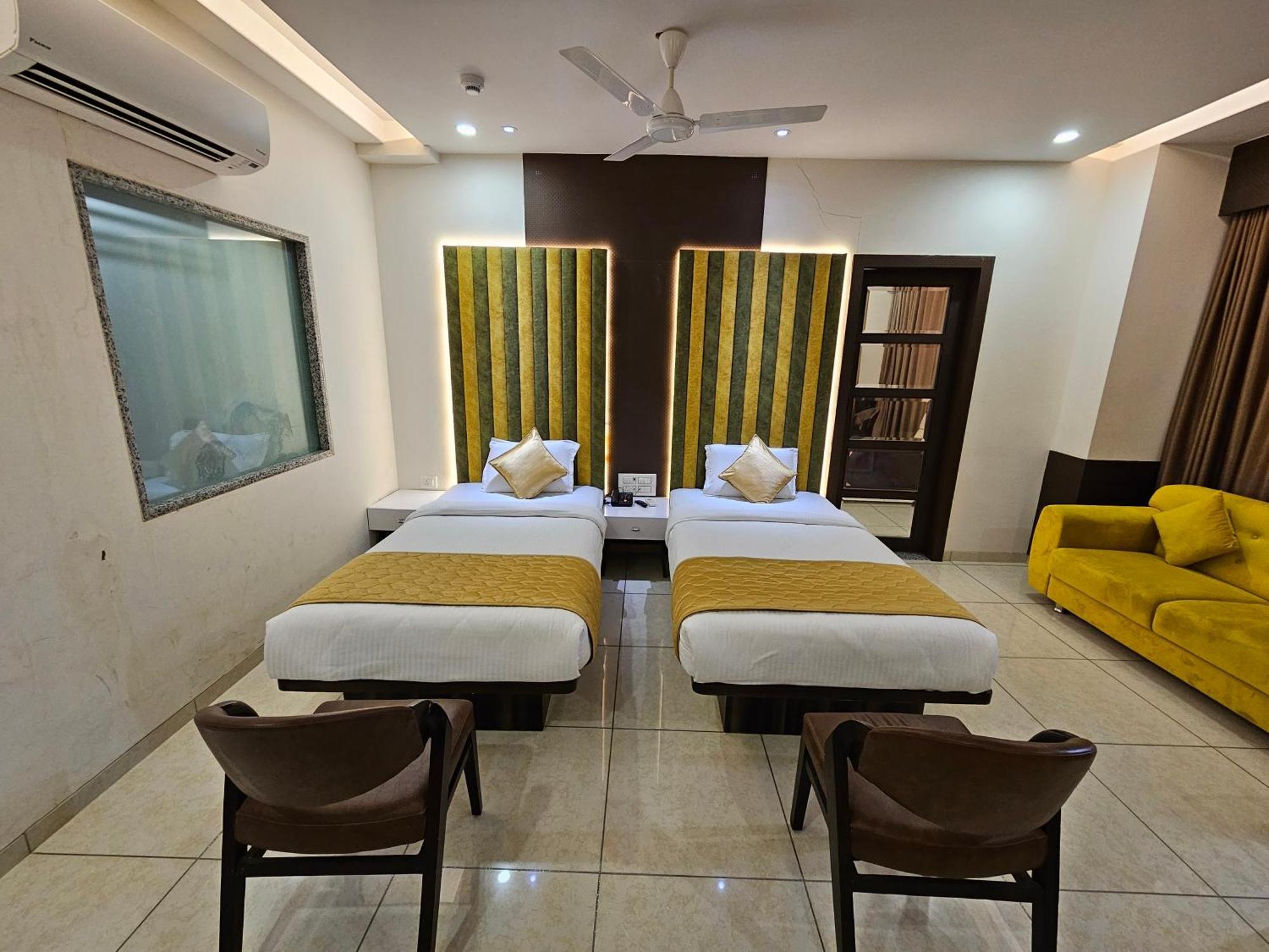 Hotel Grand Darshan Вадодара Екстер'єр фото