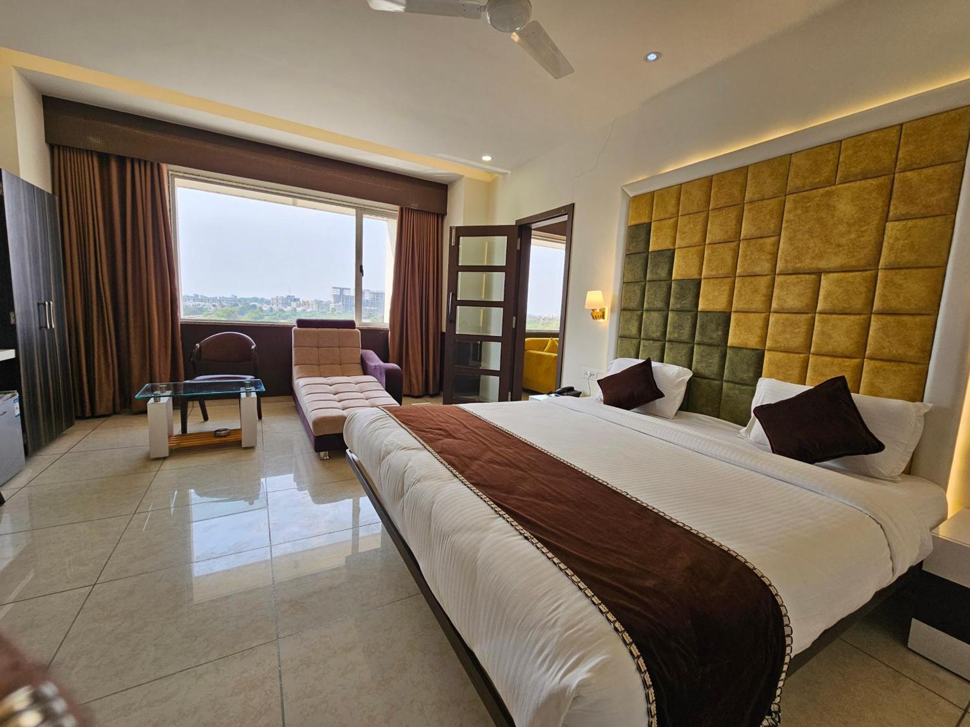Hotel Grand Darshan Вадодара Екстер'єр фото