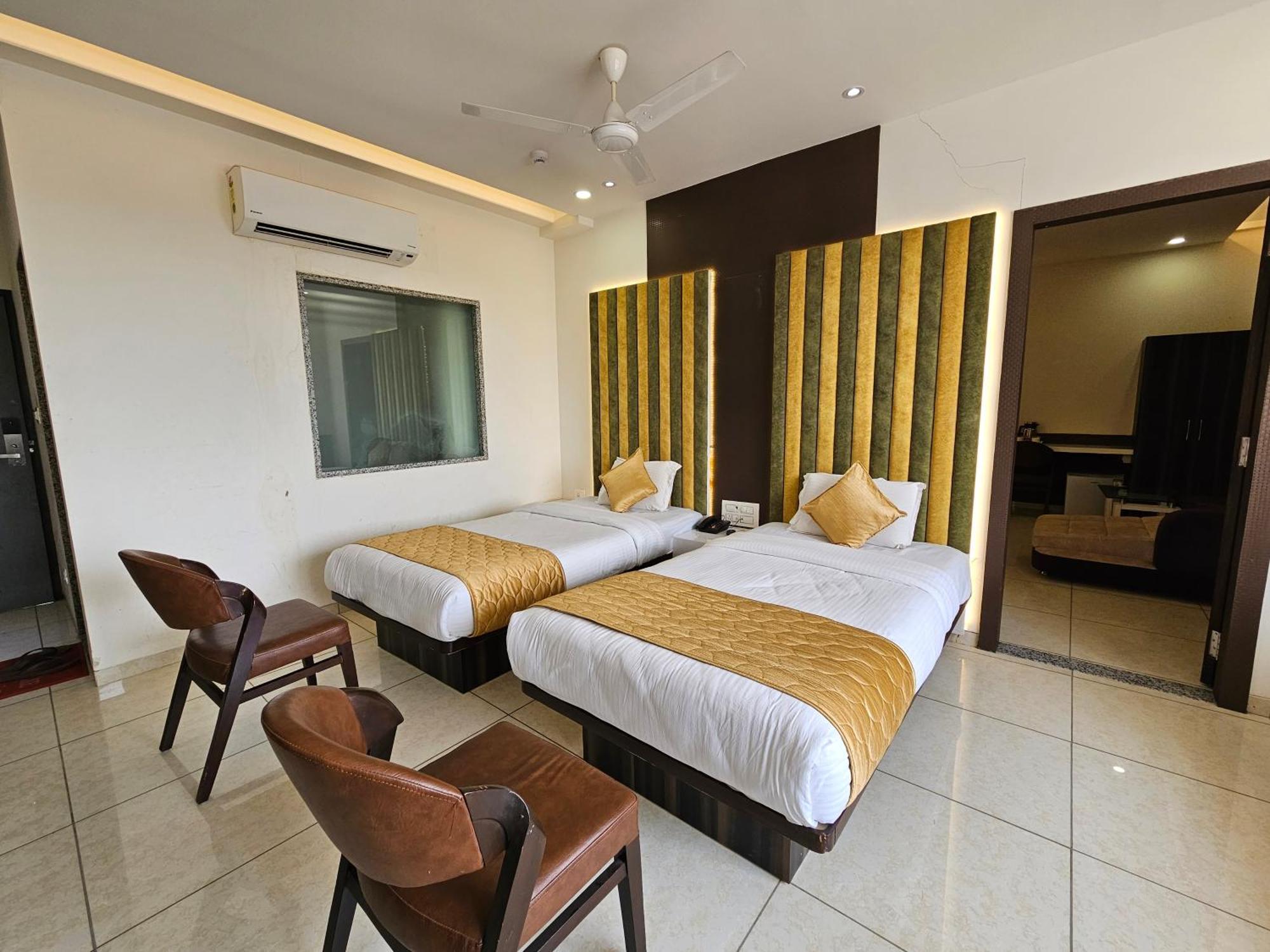 Hotel Grand Darshan Вадодара Екстер'єр фото