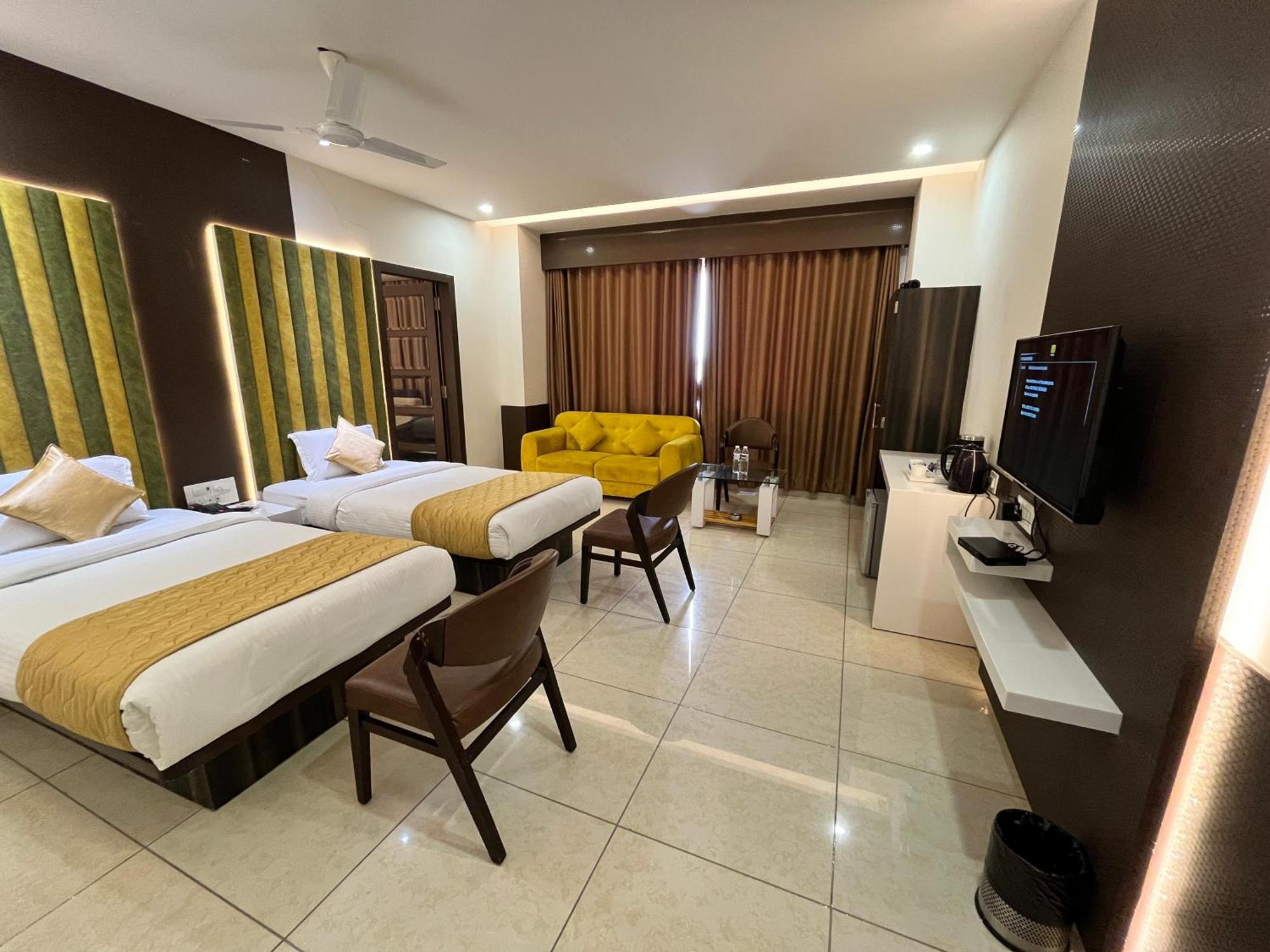 Hotel Grand Darshan Вадодара Екстер'єр фото