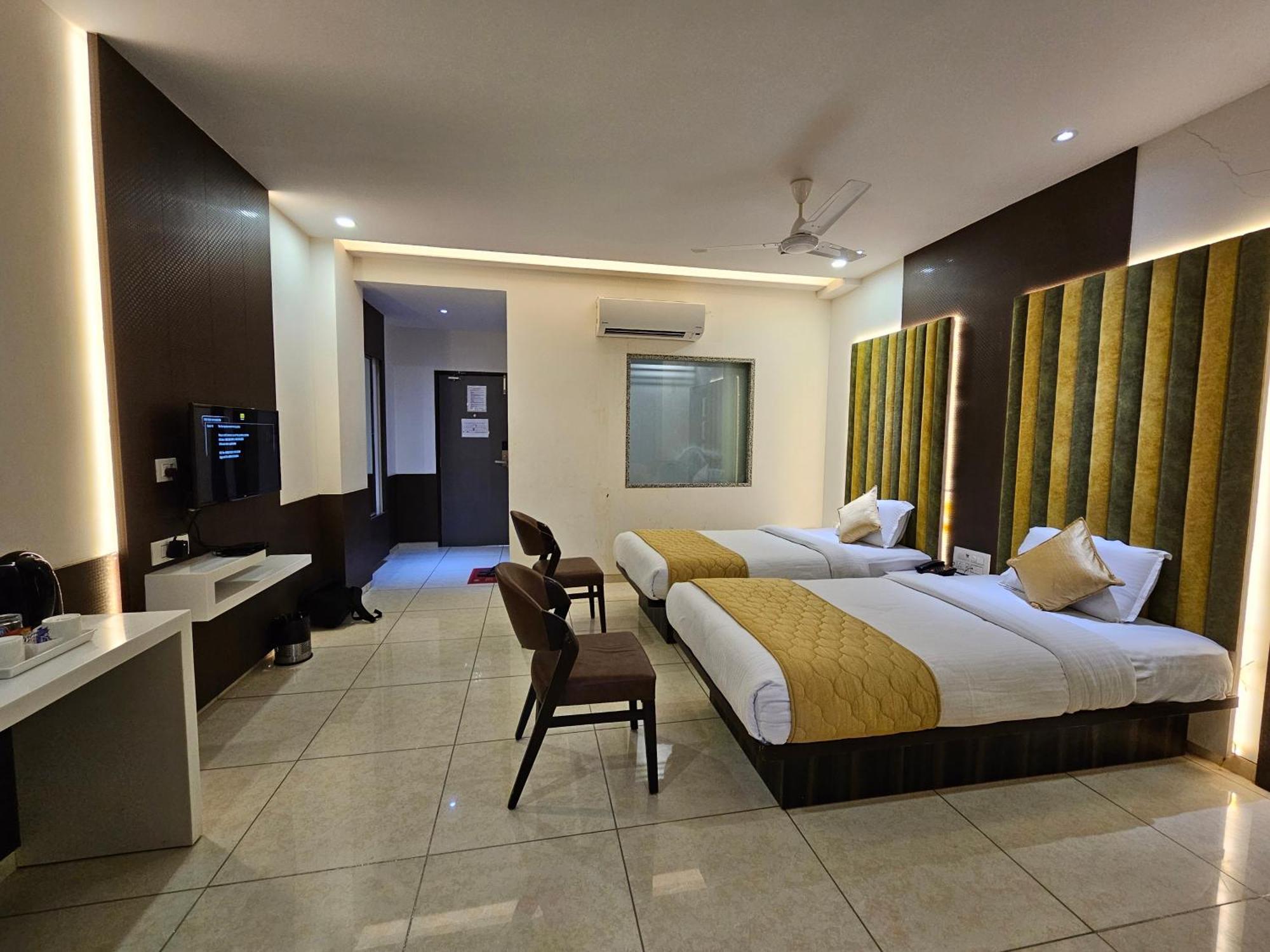 Hotel Grand Darshan Вадодара Екстер'єр фото
