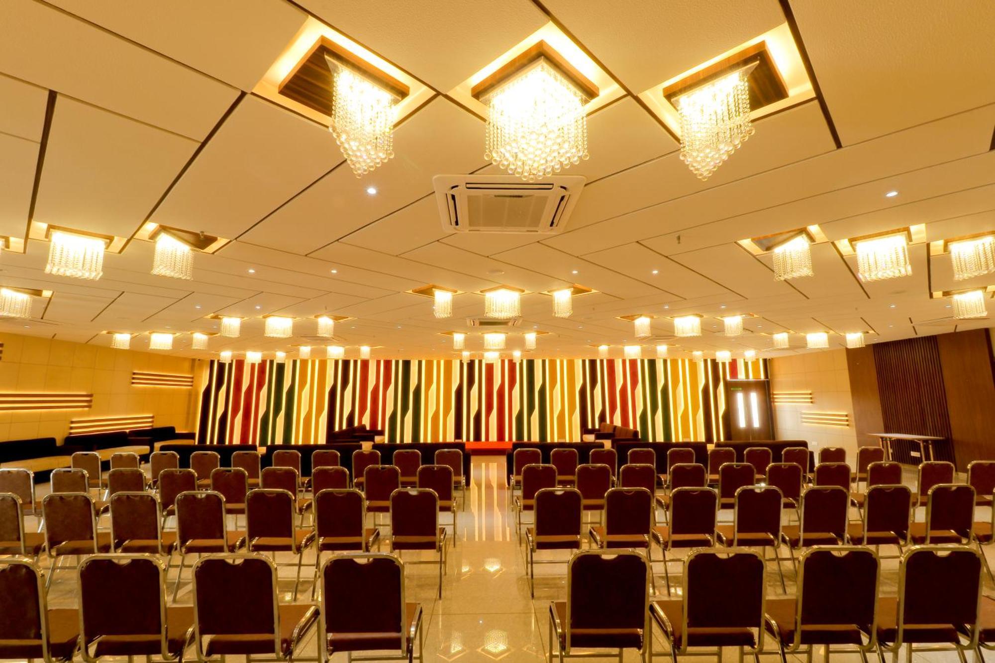 Hotel Grand Darshan Вадодара Екстер'єр фото