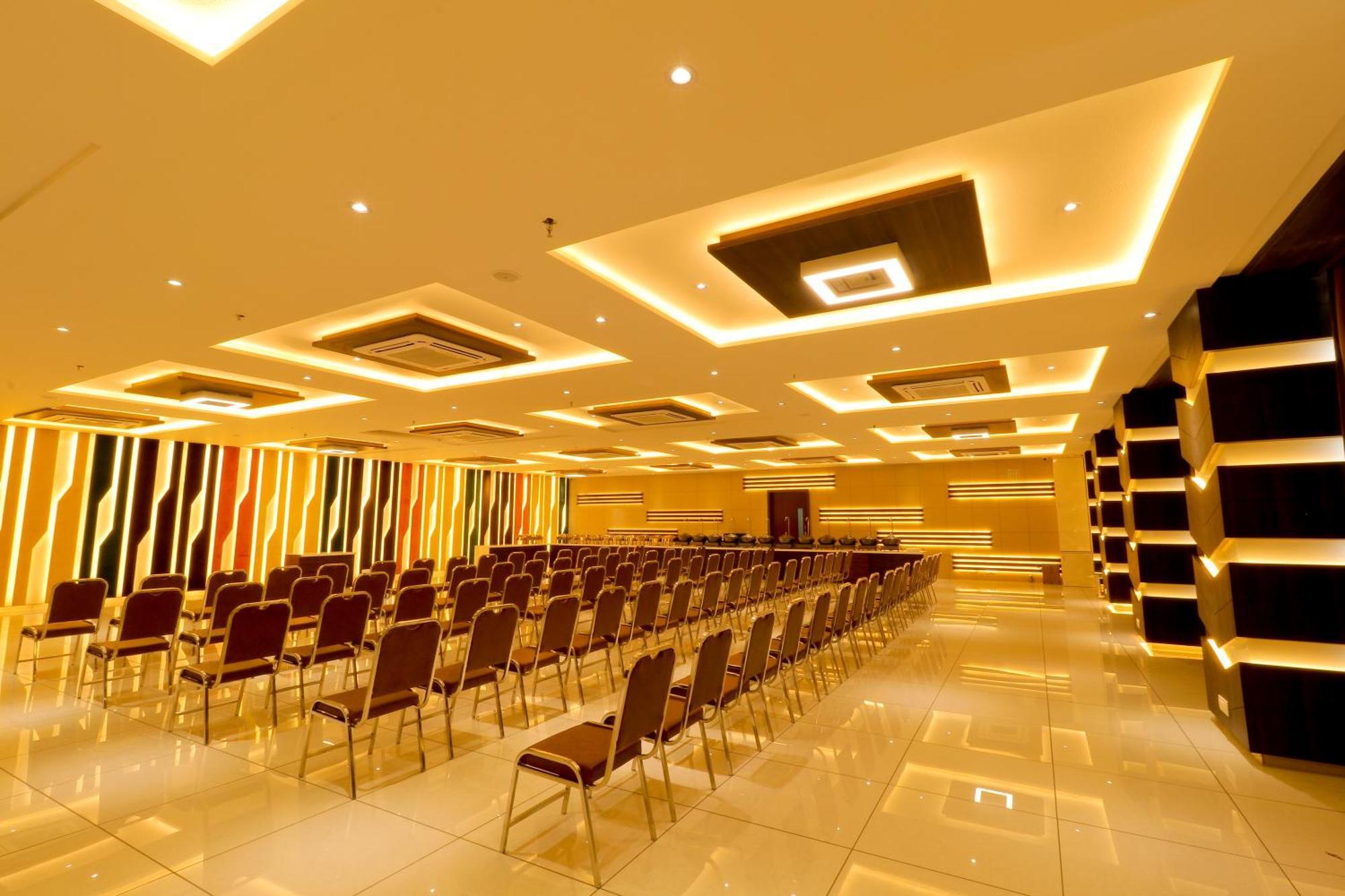 Hotel Grand Darshan Вадодара Екстер'єр фото