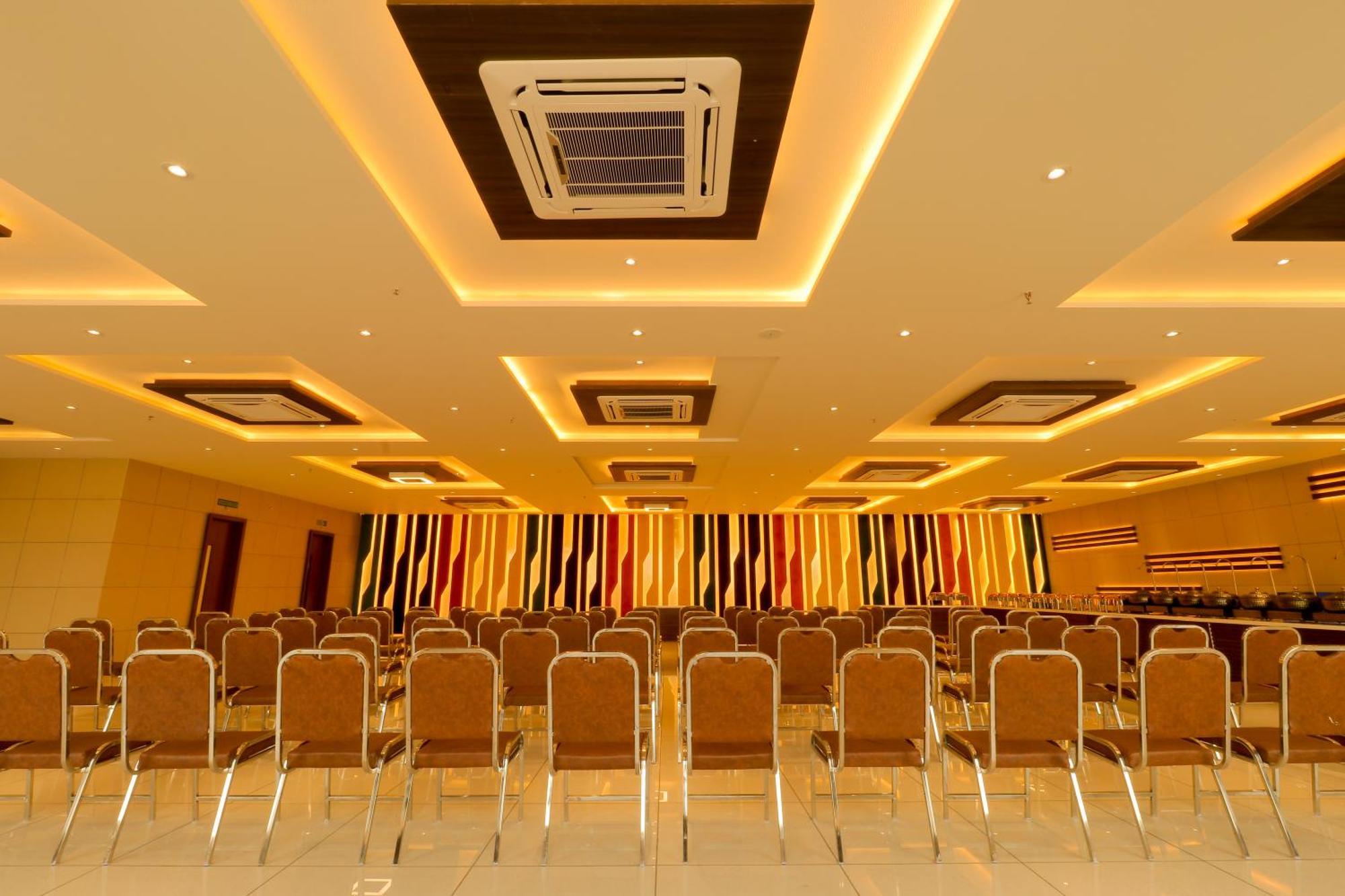 Hotel Grand Darshan Вадодара Екстер'єр фото